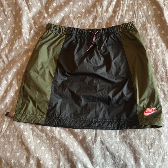 Icon Clash Nike Nylon Black Green Drawstring Cargo Skirt - size S - Picture 3 of 10